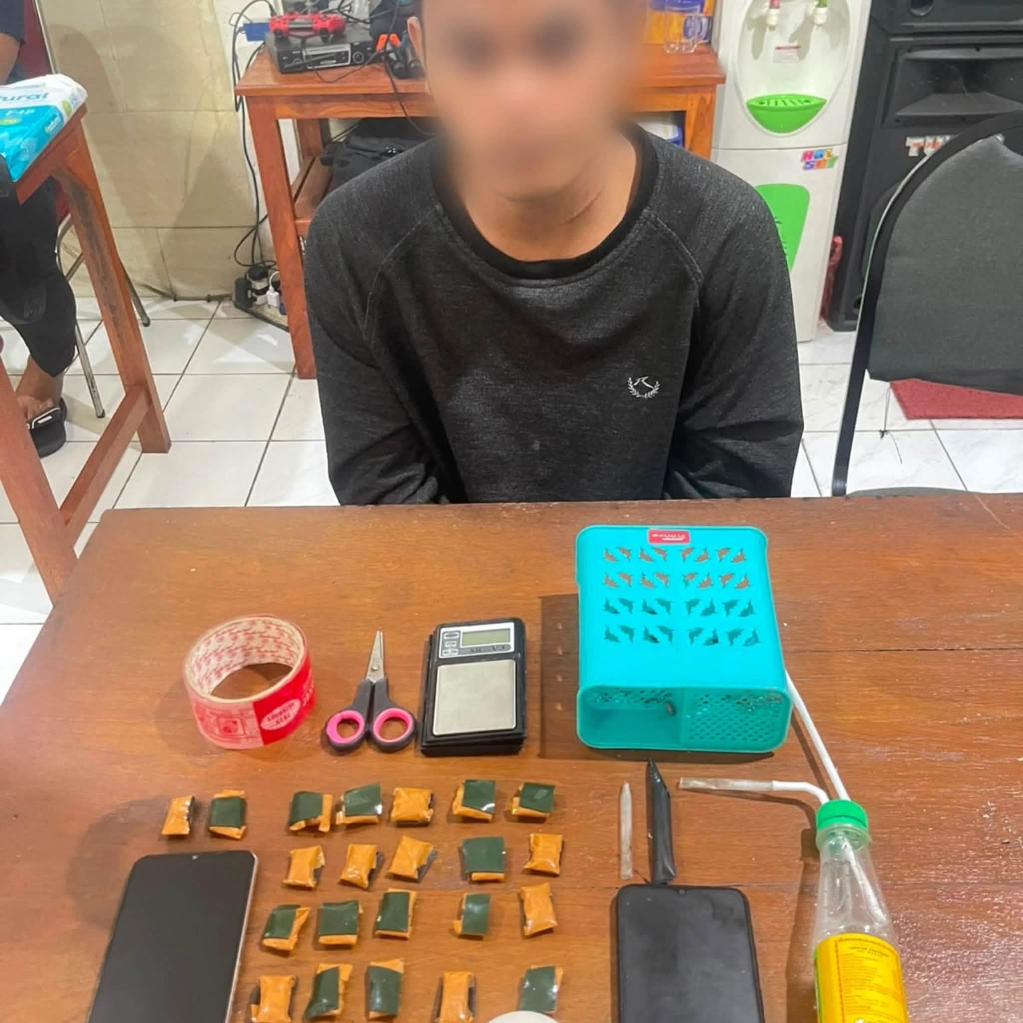 Digaji Rp 500 Ribu dan Satu Paket Sabu, Kurir Jaringan Narkotika Dibekuk Polisi Bersama 24 Paket Barang Bukti